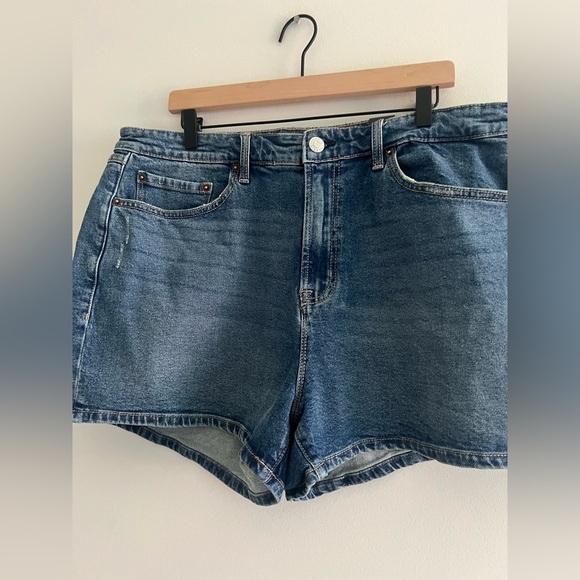 Torrid 3.5"' Relaxed High-Rise Short Size 18 - Picture 2 of 6